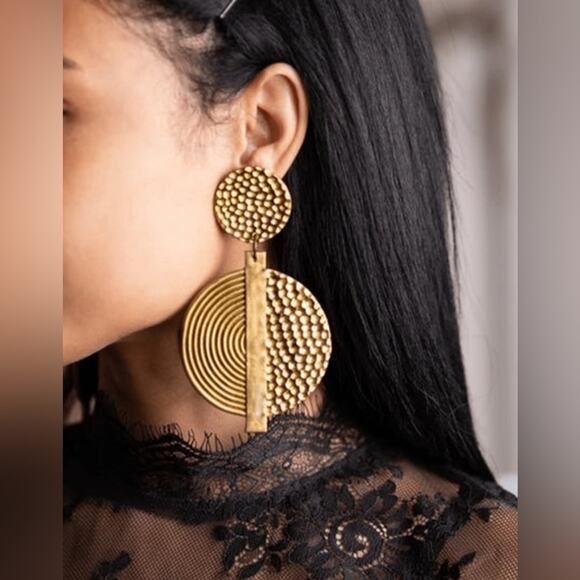 HOT✨ Round Gold Textured Statement Earrings - Picture 3 of 6